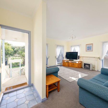 Beach Breeze Apartment Port Fairy Exterior photo